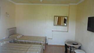 Гостиница Коралл Лоо комфотрный номер 3х местный-4