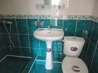 Гостиница Коралл Лоо стандартный номер 3х местный-5