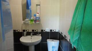 Гостиница Коралл Лоо комфотрный номер 3х местный-5