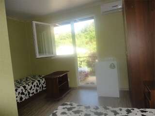 Гостиница Коралл Лоо стандартный номер 3х местный-4