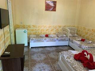 Гостиница Коралл Лоо стандартный номер 4х местный-2